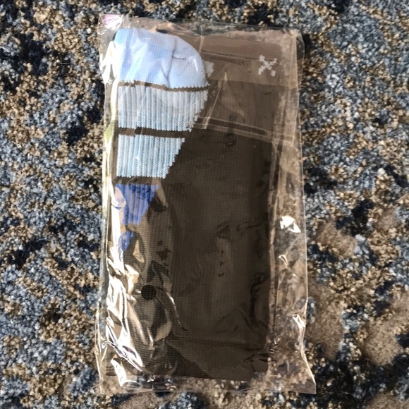 🔥$5 with purchase - New in pkg BLUE and black compression socks, S/M - Picture 2 of 3